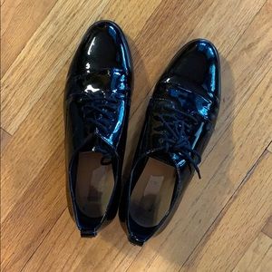 Black dress shoes